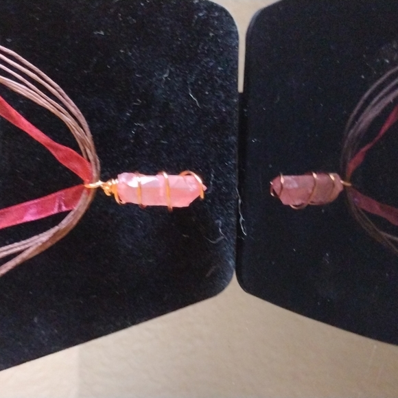 Wire wrapped quartz crystal necklace - Picture 2 of 3